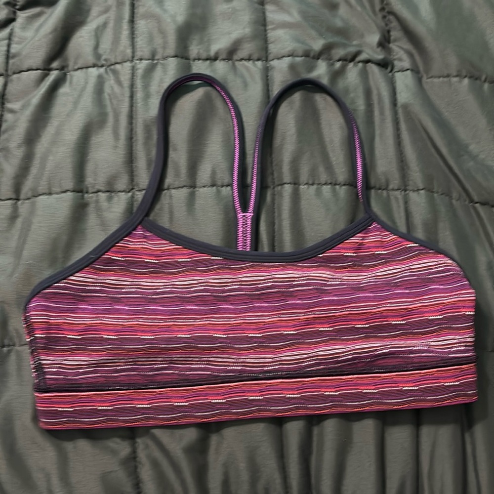 EUC Lululemon Flow Y Nulu Light Support bra size 6